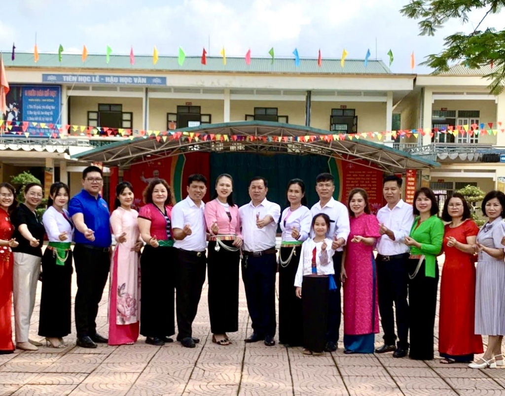 Trường PTDTBT TH&THCS Độc Lập (tỉnh Hòa Bình): Chú trọng nâng cao chất lượng giáo dục, tạo điều kiện tối ưu cho học sinh phát triển toàn diện Trường PTDTBT TH&THCS Độc Lập (tỉnh Hòa Bình): Chú trọng nâng cao chất lượng giáo dục, tạo điều kiện tối ưu cho học sinh phát triển toàn diện
