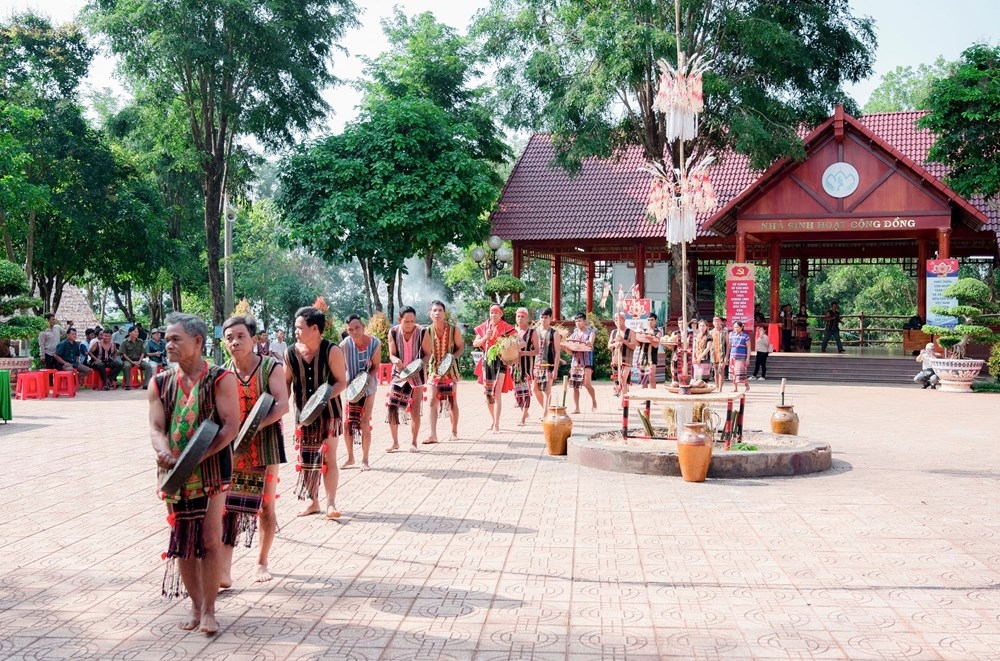 Phát triển du lịch văn hóa người S’tiêng ở huyện Lộc Ninh, tỉnh Bình Phước Phát triển du lịch văn hóa người S’tiêng ở huyện Lộc Ninh, tỉnh Bình Phước