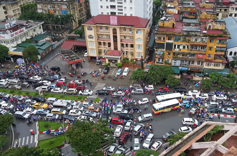 Cấm, hạn chế phương tiện cá nhân có giảm ùn tắc giao thông?
