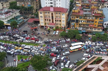 Cấm, hạn chế phương tiện cá nhân có giảm ùn tắc giao thông?
