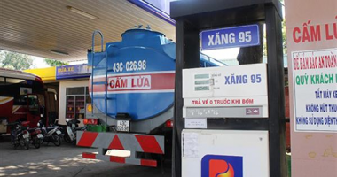 Không công bố giá xăng A95: "Trăm dâu" lại đổ đầu người tiêu dùng