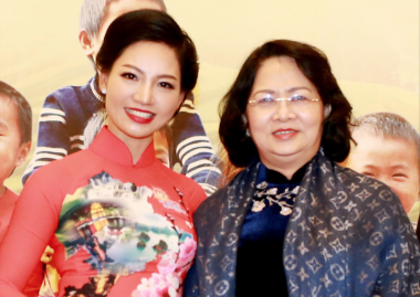 Doanh nhân Lưu Lan Anh mang yêu thương đến cho trẻ em nghèo tại chương trình “Mùa xuân cho em” lần thứ 12