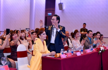 Doanh nhân Tôn Thất Khải ‘cầm cân nảy mực’ cho sân chơi Hoa hậu doanh nhân hòa bình 2019