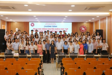 Ấm áp lễ trao học bổng khuyến khích học tập nhân dịp Tết Nguyên đán năm 2020