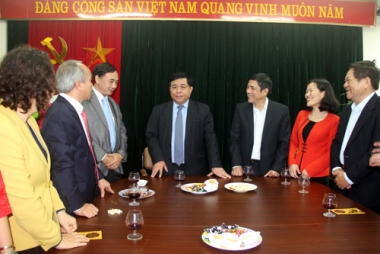 Bộ trưởng Nguyễn Chí Dũng chúc Tết Tạp chí KT&DB