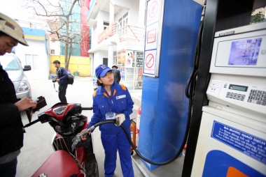 Giữ ổn định giá xăng, giảm nhẹ giá dầu hôm nay (03/02)