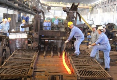 Sản xuất và tiêu thụ thép giảm mạnh tháng đầu năm