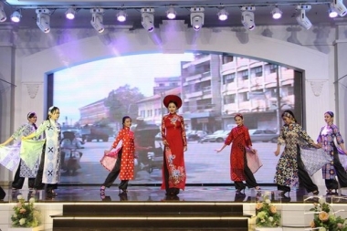 Nữ hoàng Kim Trang dịu dàng trong tà áo dài của NTK Đan Hà