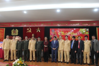 Phó Chủ tịch Thường trực Quốc Hội Tòng Thị Phóng thăm và chúc Tết Phòng CSGT đường bộ - đường sắt
