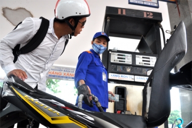 Lần đầu tiên trong năm: giá xăng dầu điều chỉnh đồng loạt