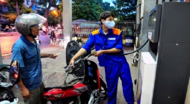 Từ 1/5, tăng thuế bảo vệ môi trường đối với xăng lên gấp 3 lần