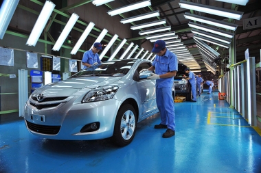 Tháng 2/2015: Sản lượng tiêu thụ ô tô đồng loạt giảm