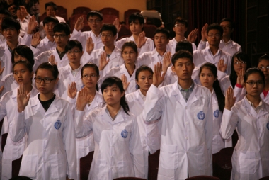 Sau tốt nghiệp, sinh viên y khoa có hoàn cảnh khó khăn được hỗ trợ vay vốn