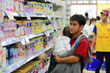 Áp trần giá sữa: Cần sớm bãi bỏ