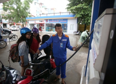 Trích Quỹ bình ổn để giữ nguyên giá xăng