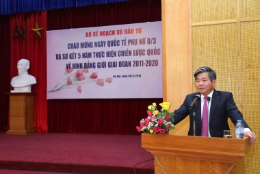 “Tôi là bộ trưởng chỉ làm việc nhà nước, công to việc lớn ở nhà vợ lo hết!”