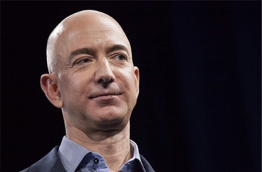 Sếp Amazon vượt Warren Buffett thành người giàu thứ 2 thế giới