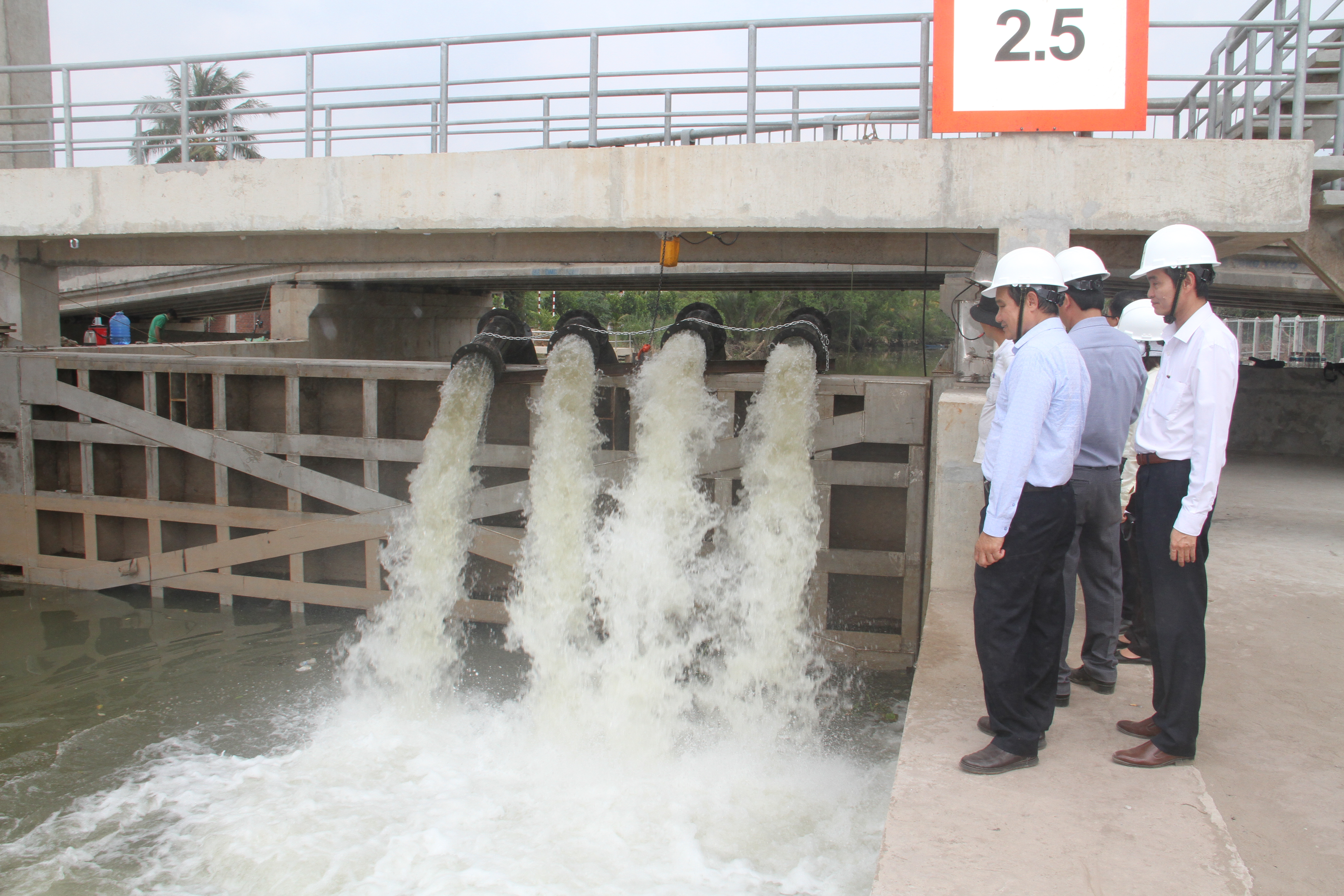 EVNSPC lập phương án tăng cường cấp điện chống hạn mặn