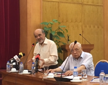 “Chúng ta đang bị chia cắt bởi tính cục bộ”