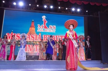 MC Kim Trang đăng quang Nữ hoàng sắc đẹp Queen Asian Beauty 2017