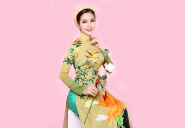 Hoa hậu Dương Kim Ánh hát mở màn chương trình "Biên Giới Khúc Tình Ca"