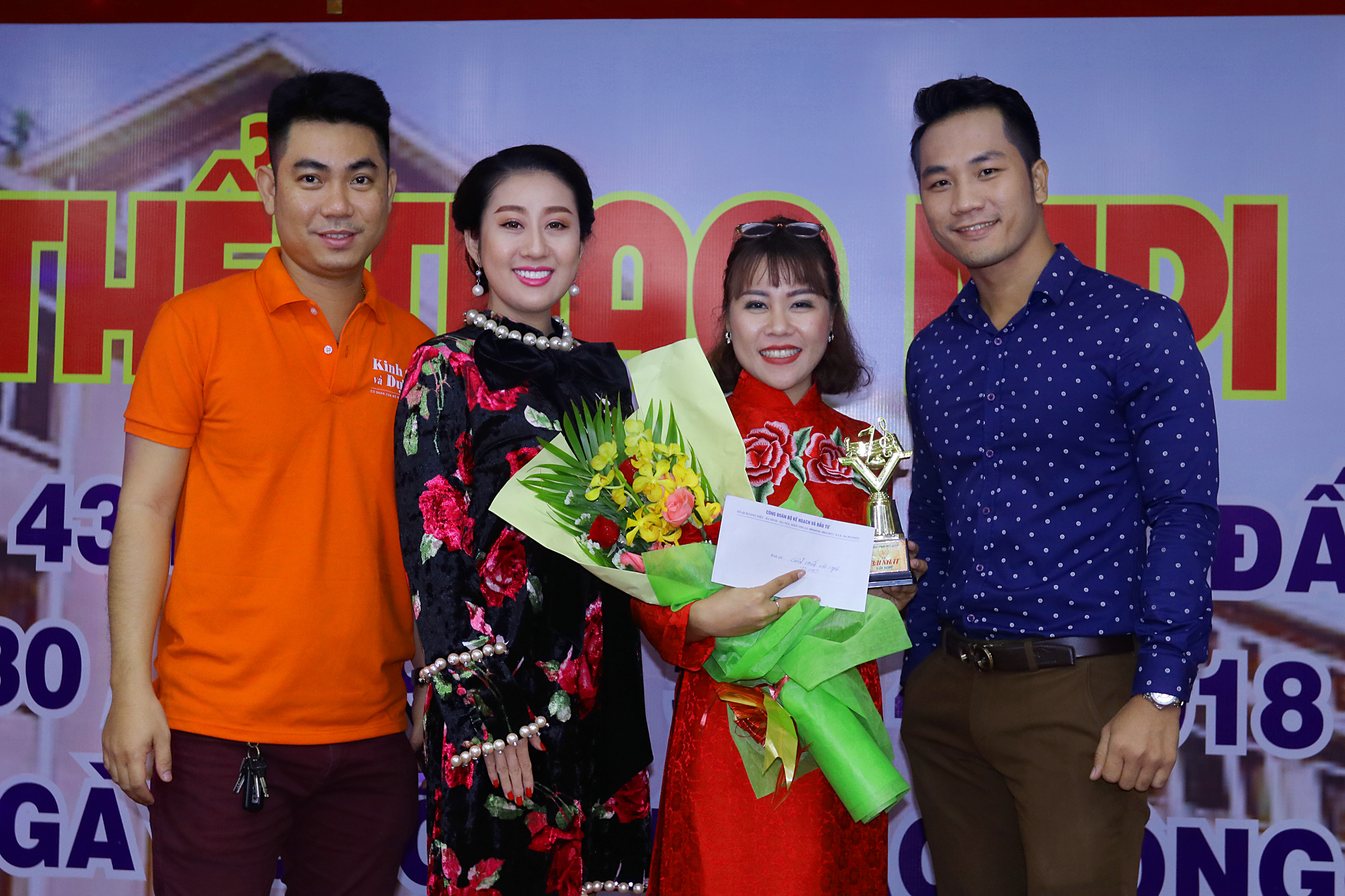 Nữ hoàng Kim Trang xinh đẹp khi ngồi ghế Ban giám khảo