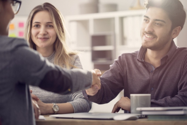 Quan hệ mật thiết với khách hàng đem lại lợi ích gì cho việc kinh doanh?