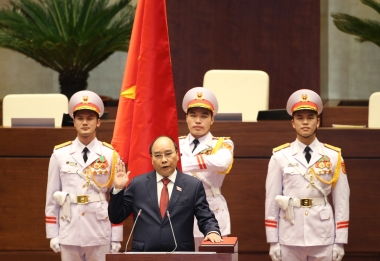 Tân Chủ tịch nước Nguyễn Xuân Phúc: Đất nước ta nhất định đến bến bờ bình an và hạnh phúc…
