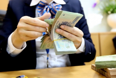 Chi thường xuyên tiếp tục chiếm trên 72% tổng chi NSNN