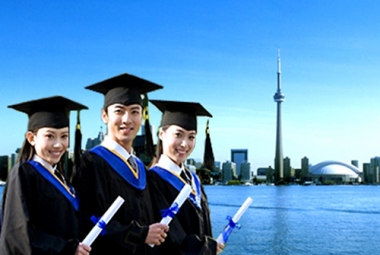 60% cha mẹ trên thế giới sẵn sàng vay nợ để trang trải chi phí học đại học