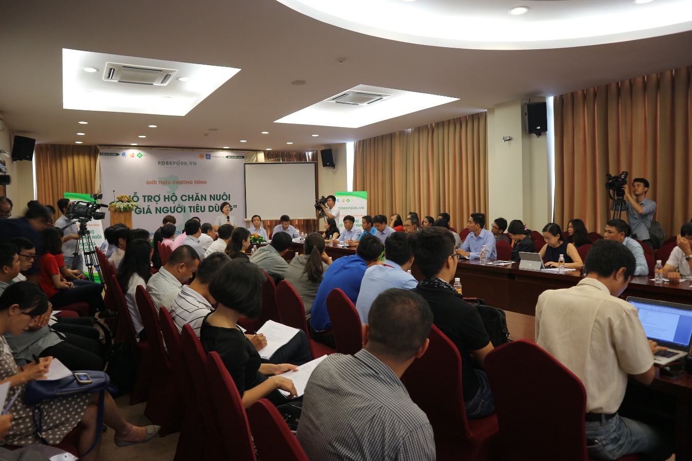 Haravan dùng công nghệ bán heo giá rẻ giúp người chăn nuôi