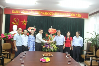 Thứ trưởng Nguyễn Thế Phương chúc mừng Tạp chí KT&DB nhân dịp 21/6