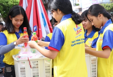 Tân Hiệp Phát phát miễn phí 3.000 suất cơm cho sĩ tử trong kỳ thi THPT quốc gia