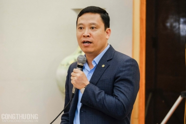 Tổng giám đốc May 10: “Chúng tôi căng mình chống dịch và rất mong vaccine sớm về”