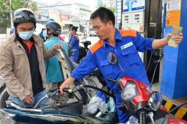 Giá xăng giảm 200 đồng/lít từ 15h00 chiều nay