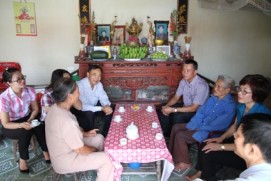 Tạp chí Kinh tế và Dự báo tri ân gia đình liệt sỹ