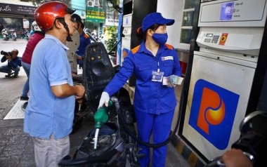 Giá dầu giảm nhẹ 213 đồng/lít
