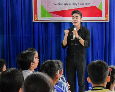 Chàng MC điển trai 9x Hải Triều mê làm thầy giáo