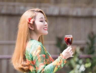 Queen Kim Trang chào hè rực rỡ bằng bộ ảnh mộc mạc tại Làng Xanh - Bến Tre