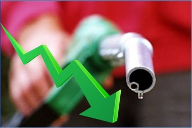 Giá xăng khó giảm mạnh trong ngày mai?