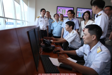 Phó Thủ tướng Vũ Đức Đam thị sát hoạt động kiểm tra chuyên ngành với hàng hóa XNK