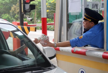 Phó Thủ tướng yêu cầu xử những bất cập tại các trạm thu phí BOT