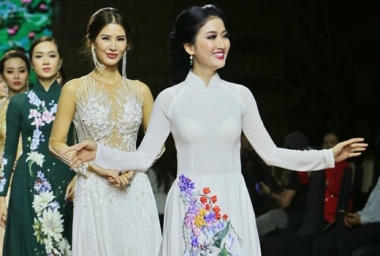 Diễn viên Quỳnh Lam lần đầu làm vedette cho BST áo dài