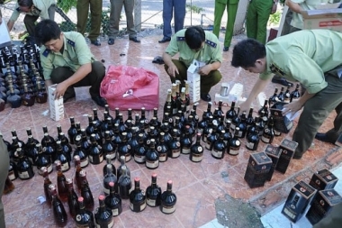 Mỗi ngày, lực lượng quản lý thị trường xử lý gần 300 vụ vi phạm