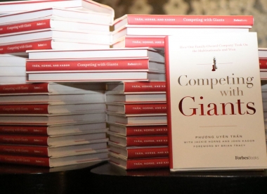 Ra mắt cuốn sách "Competing with Giants" tại New York