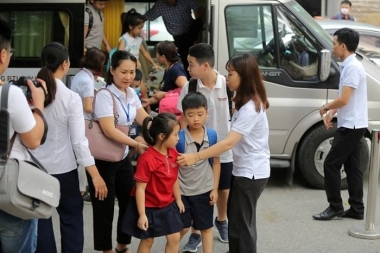 Tăng cường các giải pháp bảo đảm an toàn cho học sinh khi sử dụng dịch vụ đưa đón bằng xe ô tô