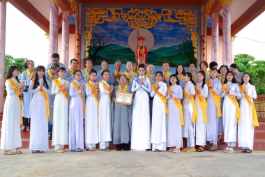 Hoa hậu Huỳnh Trâm: "Hạnh phúc là cho đi – Yêu thương luôn ở lại"