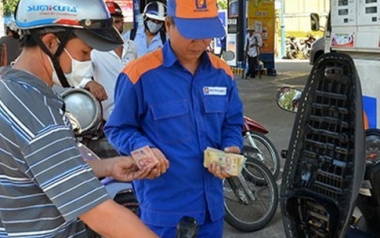 Xăng tăng giá hơn 600 đồng từ 15g chiều nay