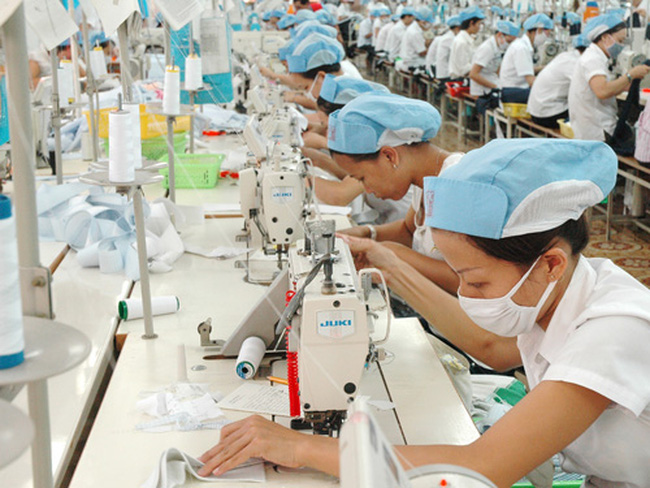 Nguyên Bộ trưởng Trương Đình Tuyển: "Nên nghiên cứu bỏ lương tối thiểu"
