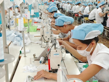 Nguyên Bộ trưởng Trương Đình Tuyển: "Nên nghiên cứu bỏ lương tối thiểu"
